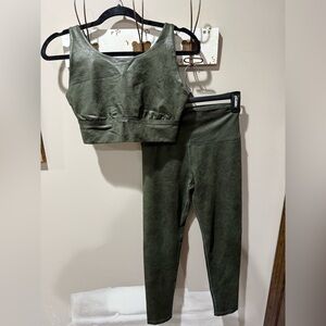 OFFLINE by Aerie Green Sports Bra / Leggings Set